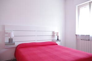 3 bedrooms, iron/ironing board, travel crib, free WiFi