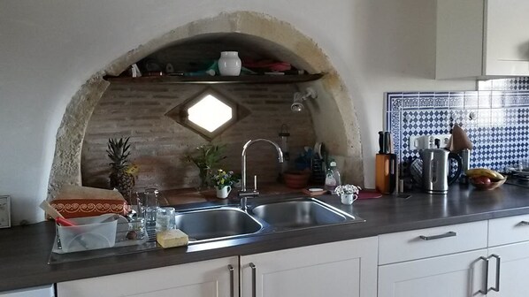 Réfrigérateur, micro-ondes, four, lave-vaisselle