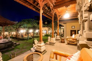 Balinese Suite with Bathtub | Pemandangan dari bilik