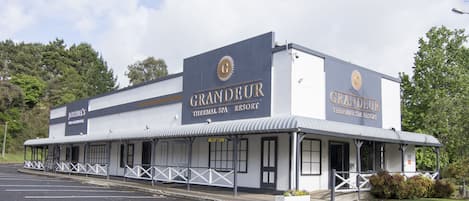 Fachada da propriedade