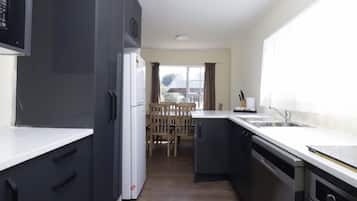 Cottage dành cho gia đình, 3 phòng ngủ | Bếp riêng | Tủ lạnh, lò vi sóng, dụng cụ pha cà phê/trà, ấm điện