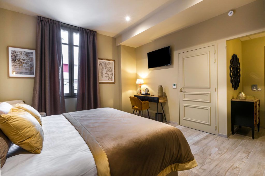 comfort double room | in-room safe, individually decorated, individually furnished, desk