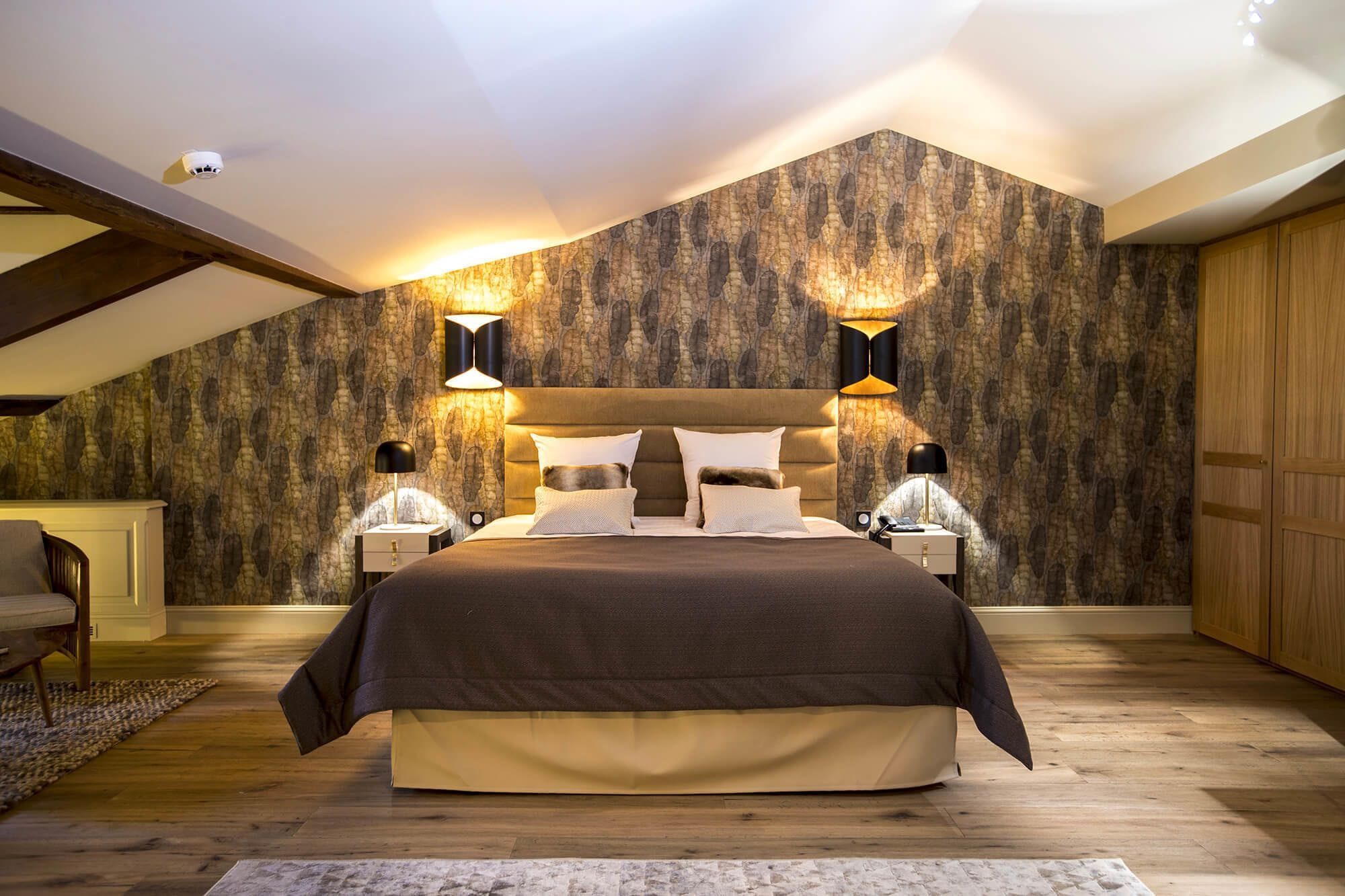 junior suite | in-room safe, individually decorated, individually furnished, desk