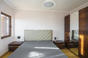 3 bedrooms, soundproofing