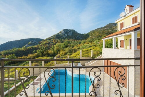 Sunbreeze Deluxe Vilas