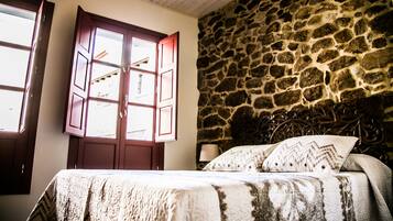 Ferienhaus, 3 Schlafzimmer, Terrasse, Stadtblick | 3 Schlafzimmer, Betten mit Memory-Foam-Matratzen, Schreibtisch