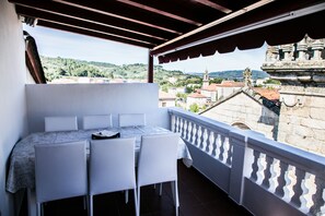 House, 3 Bedrooms, Terrace, City View | Terrace/patio