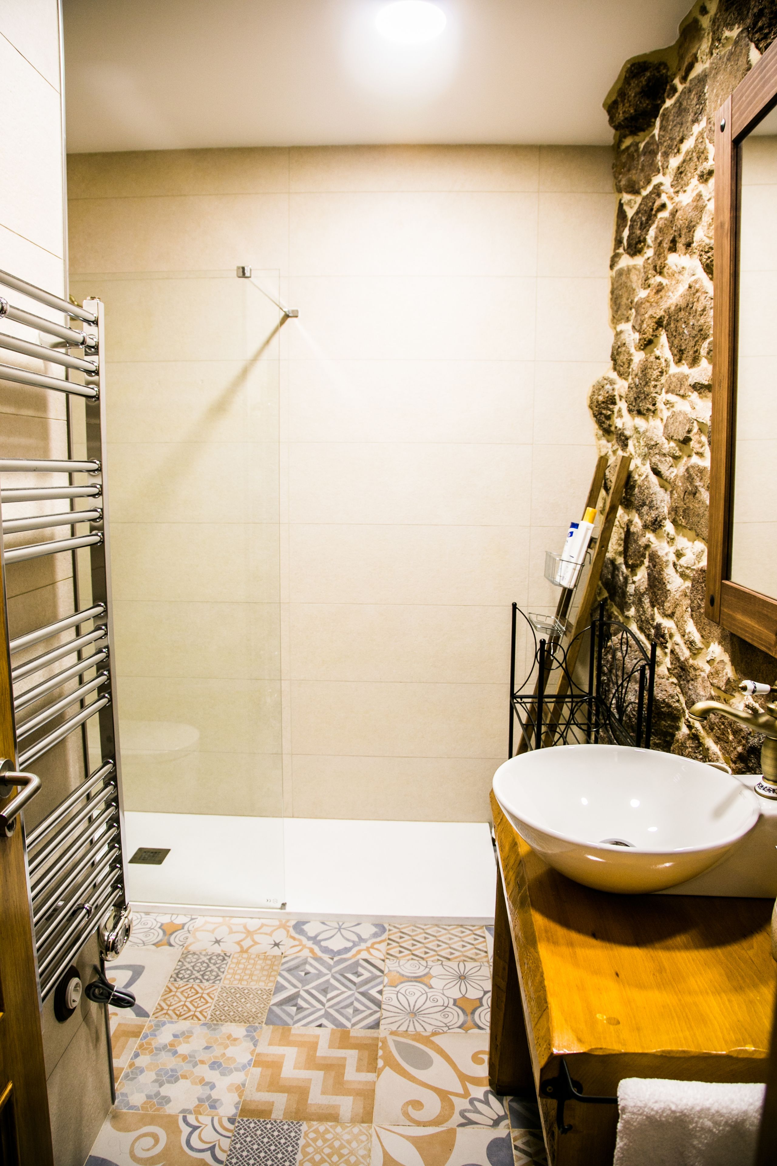 Casa, 3 camere da letto, terrazzo, vista città | Bagno | Doccia, asciugacapelli, asciugamani, sapone