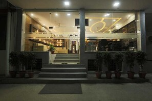Front of property - HOTEL ARCH (New Delhi)