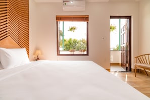 Deluxe Room, 1 King Bed, Balcony | 1 bedroom, minibar, desk, laptop workspace