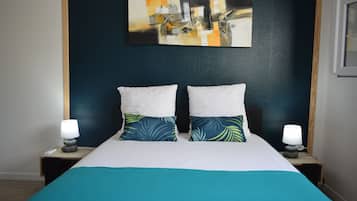 2 bedrooms, iron/ironing board, WiFi, bed sheets