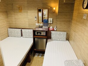 Triple Room, Non Smoking | In-room safe, soundproofing, iron/ironing board, free WiFi - Sleep Inn (Kowloon)