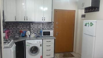 Apartment | Private kitchenette | Full-sized fridge, microwave, oven, stovetop