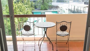 2 Bedrooms | Living area