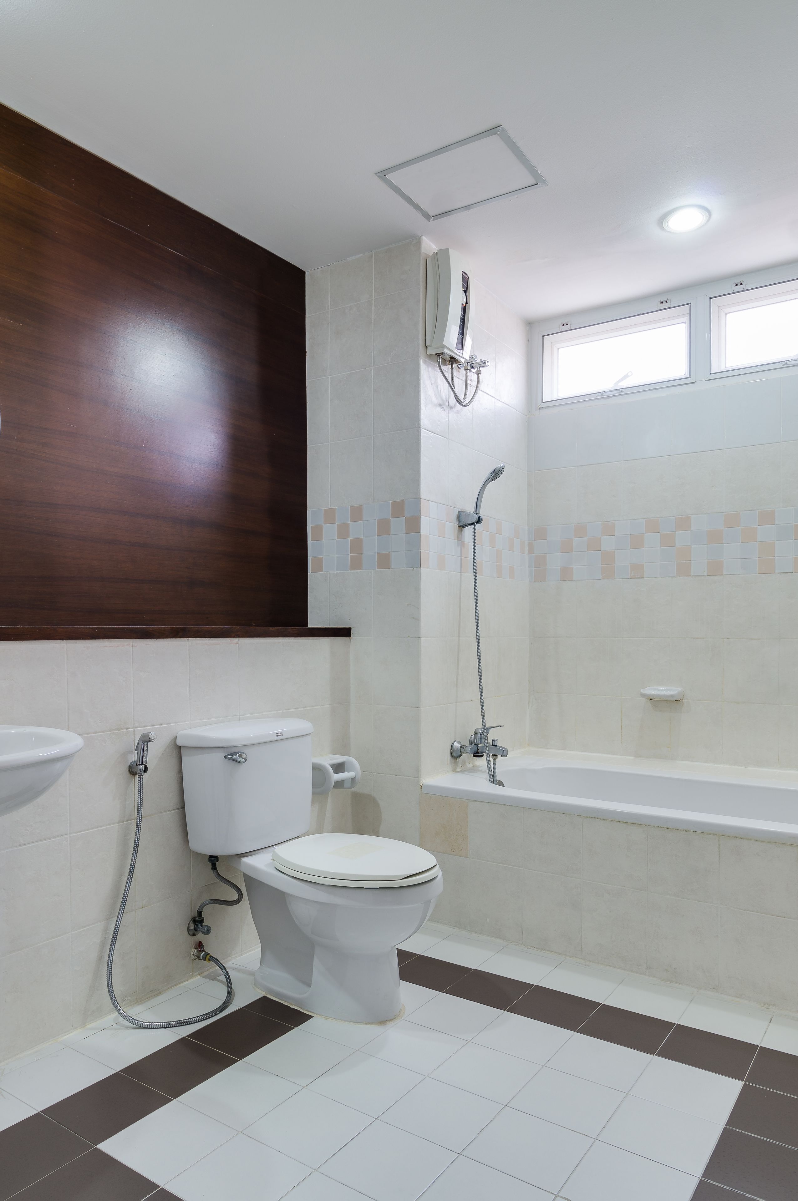 free toiletries, hair dryer