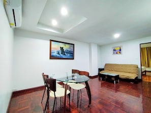 1 Bedroom  | Living area - Le Vanvarothai Saladaeng Residence (Bangkok)