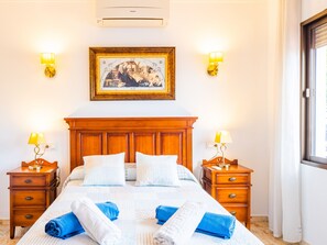 3 عدّة غرف نوم ومكواة/لوح كي وواي فاي مجانًا وملاءات أسرّة