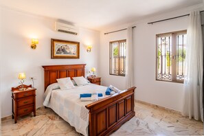 3 chambres, fer et planche à repasser, accès au Wi-Fi (inclus)