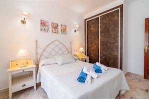 3 bedrooms, iron/ironing board, free WiFi, bed sheets - Cubo's Villa Esmeralda / private pool / garden / air conditioning / fireplace / free Wi-Fi (Alhaurín el Grande)