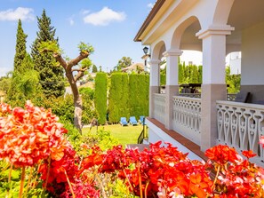 المنطقة المحيطة بالمنشأة