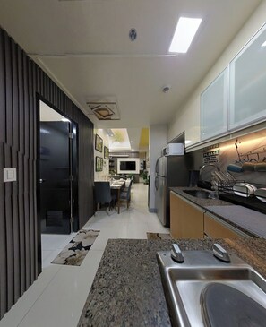 Luksusleilighet | Eget kjøkken | Kjøleskap, mikrobølgeovn, kokeplater og riskoker