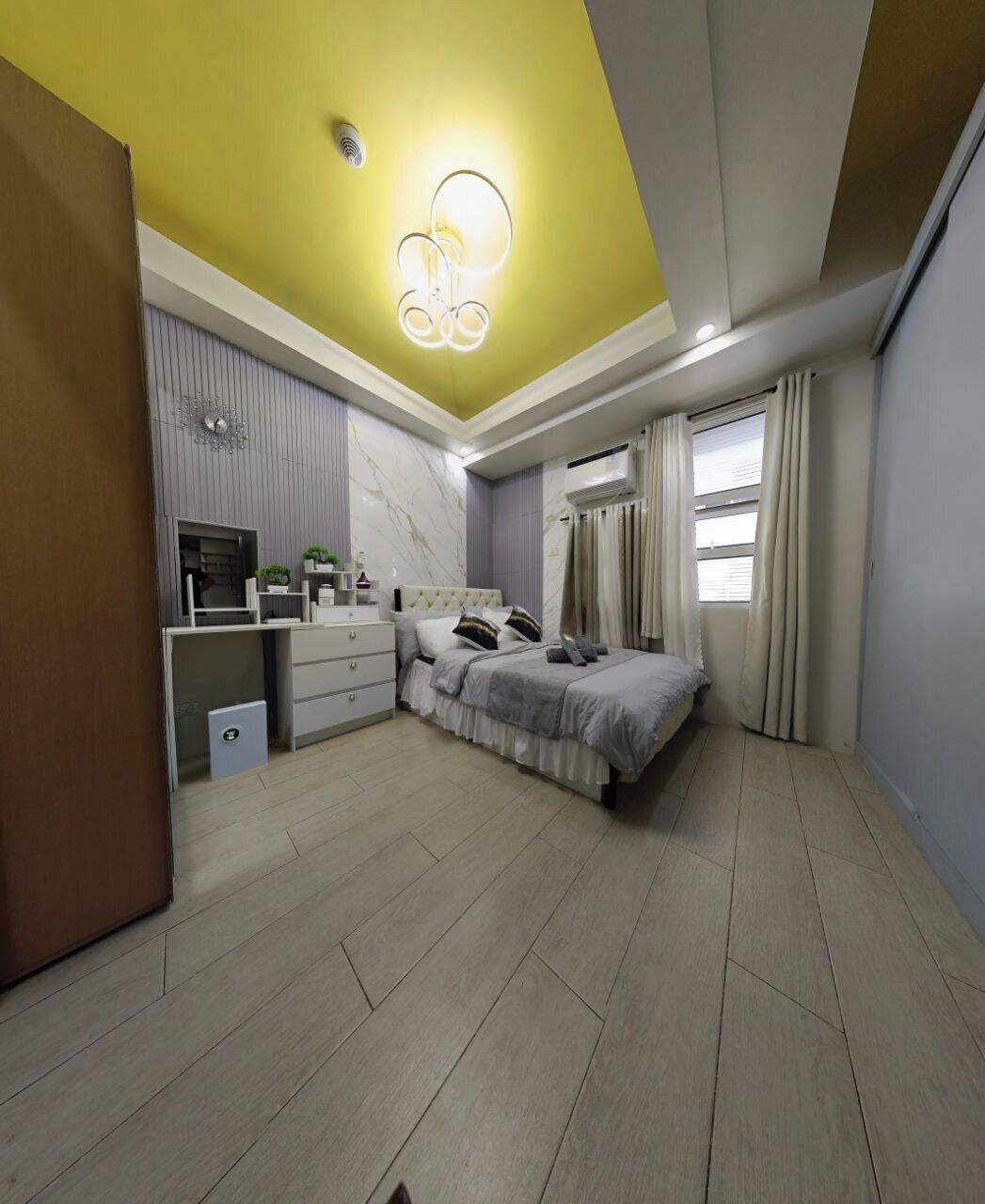 Condo superluxo | Wi-Fi de cortesia, roupa de cama