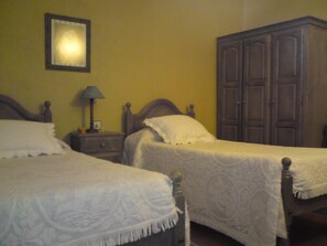 5 makuuhuonetta, ilmainen Wi-Fi