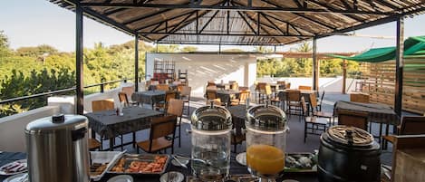 Free daily buffet breakfast