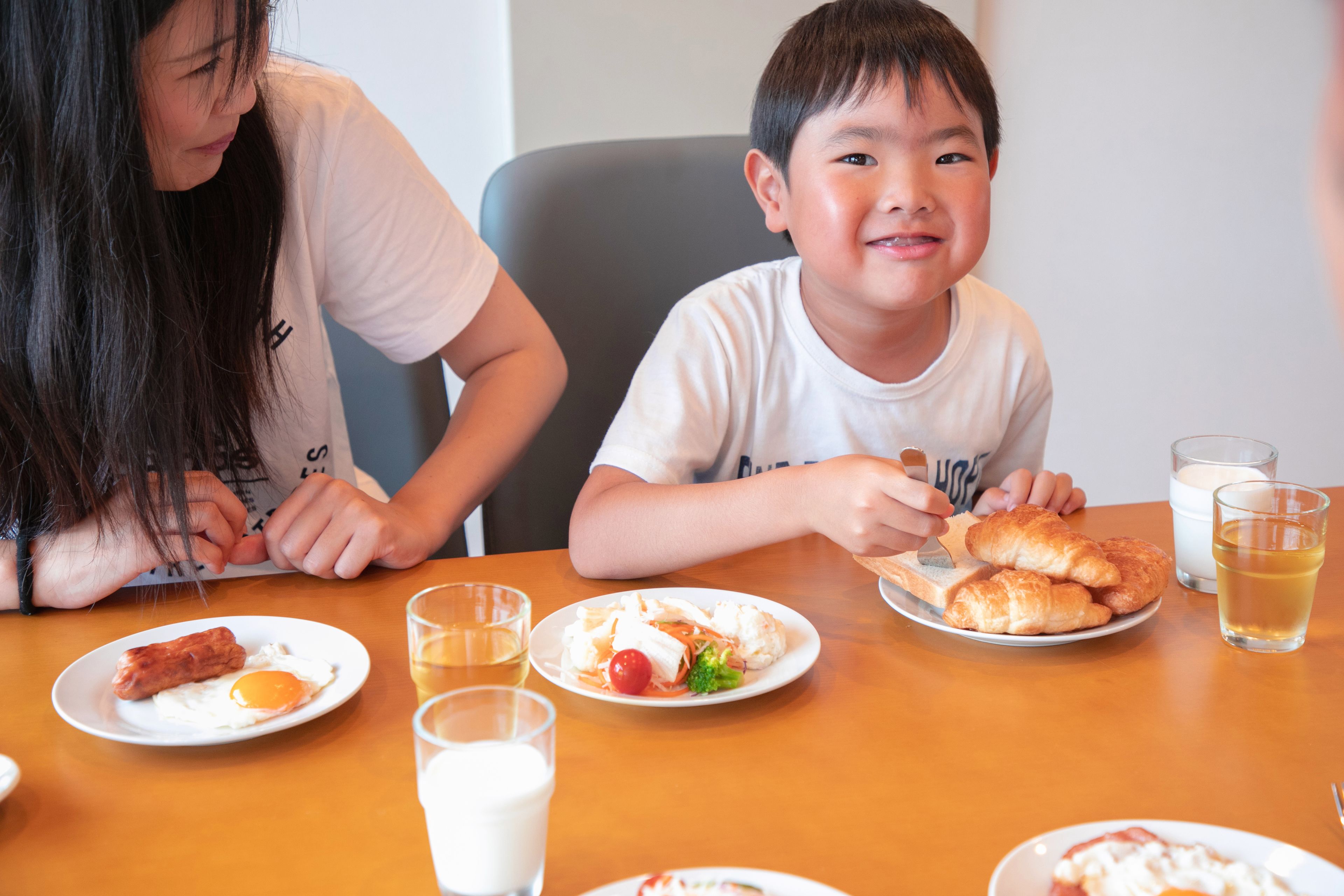 daily buffet breakfast for a fee