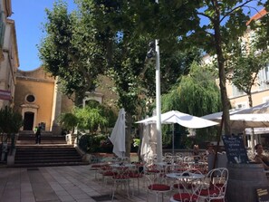 Outdoor dining - STUDIO + COIN NUIT Panoramic sea view. Facing the Sable beaches (Bandol)
