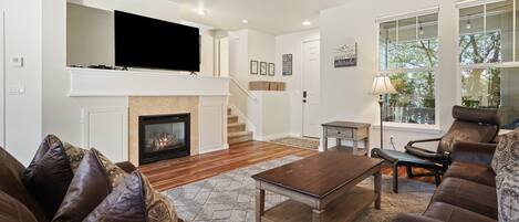 Télévision, cheminée