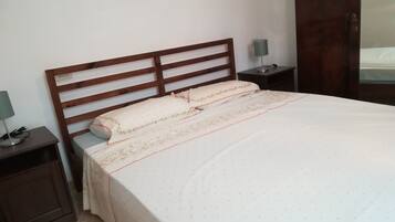 3 chambres, fer et planche Ă repasser, Wi-Fi, draps fournis