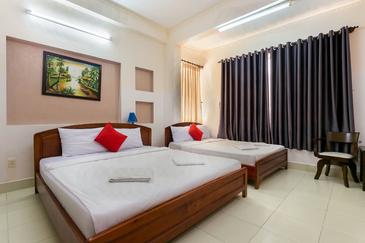 Standard Quadruple Room | Minibar, desk, soundproofing, iron/ironing board