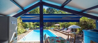 Air-conditioned apartment with shared pool