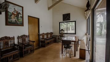 Deluxe Room, Multiple Beds | Living area | TV