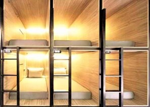 Free WiFi, bed sheets - Capsleep Cihampelas - Hostel (Bandung)