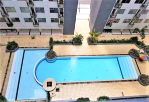 Outdoor pool - Capsleep Cihampelas - Hostel (Bandung)
