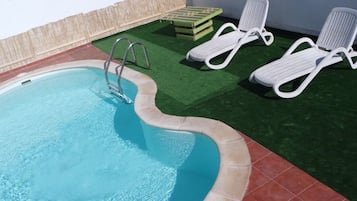 2 outdoor pools