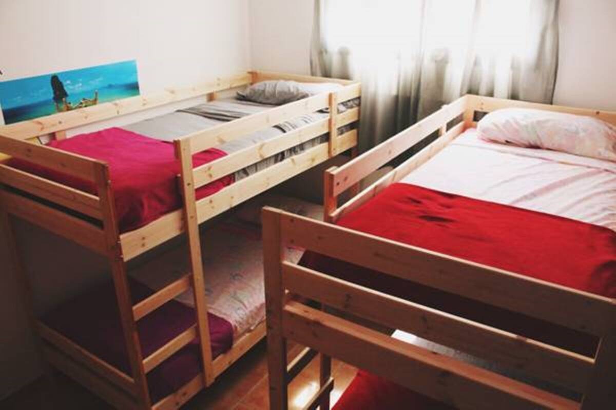 1 cama en litera, en habitación compartida mixta de 4 camas, baño compartido | Ropa de cama