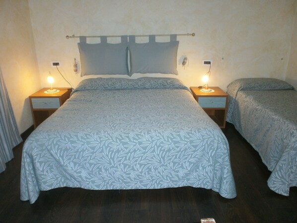 Desk, blackout drapes, soundproofing, free WiFi - Albergo Vecchio Pavone (Mappano)