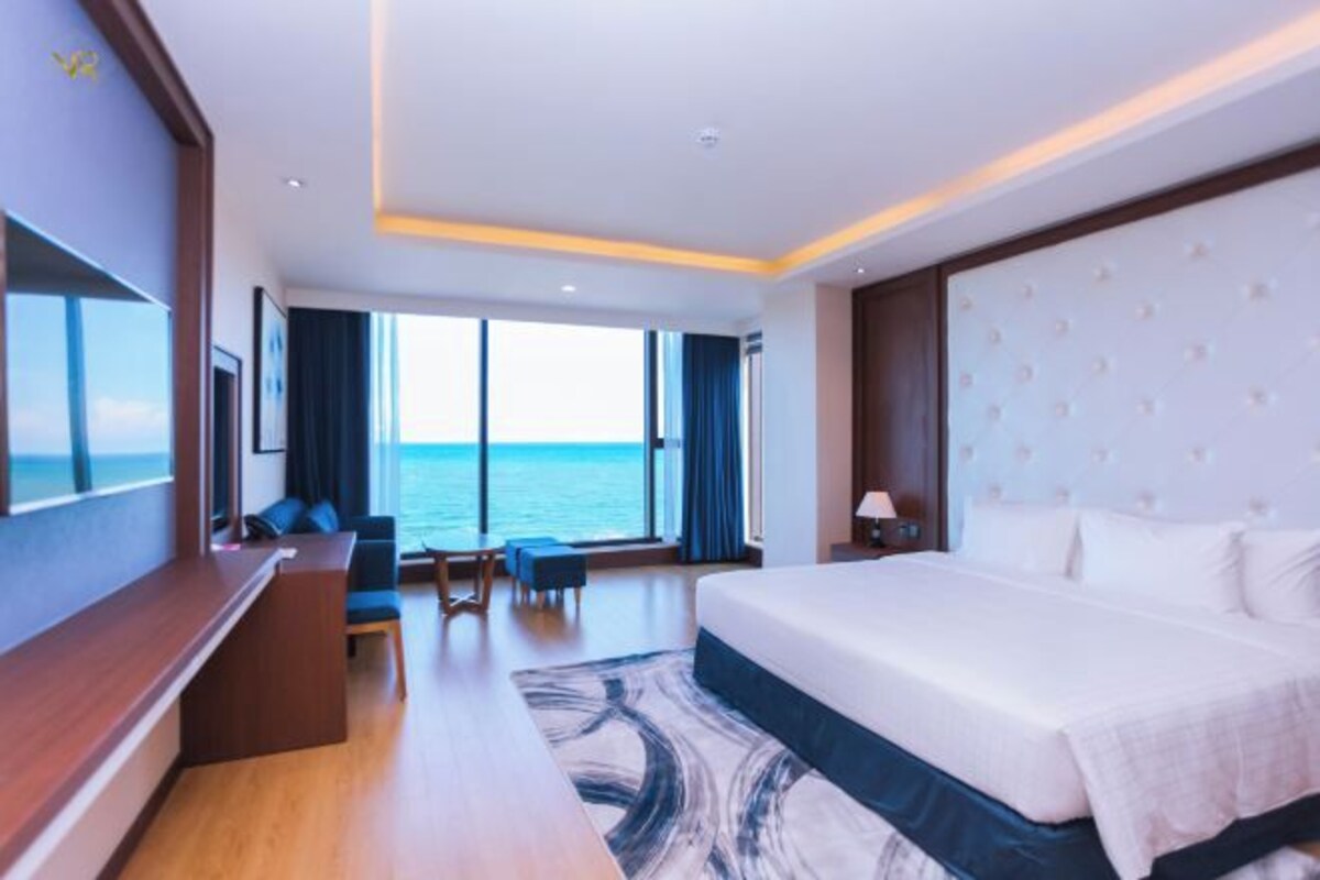 Premium bedding, minibar (some free items), in-room safe, desk