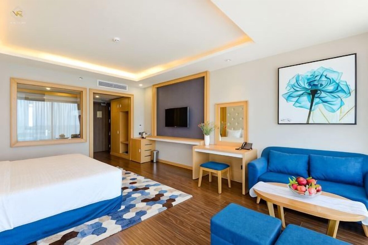 Premium bedding, minibar (some free items), in-room safe, desk