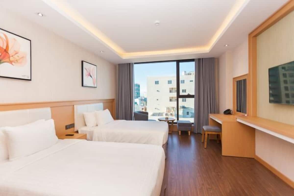 Premium bedding, free minibar items, in-room safe