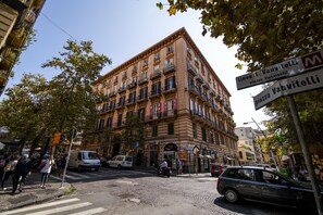 Exterior - La Chambre (Naples)