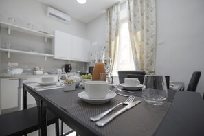 فطور كامل مجانًا يوميًا