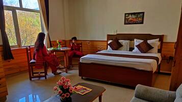 Executive Room, 1 Large Single Bed, Non Smoking | 1 bedroom, individually decorated, individually furnished, desk