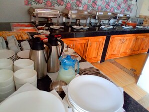 Frokostbuffé hver dag (mot et tillegg)