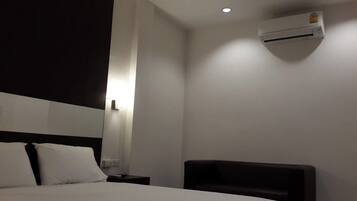 Standard Double Room | Desk, free WiFi