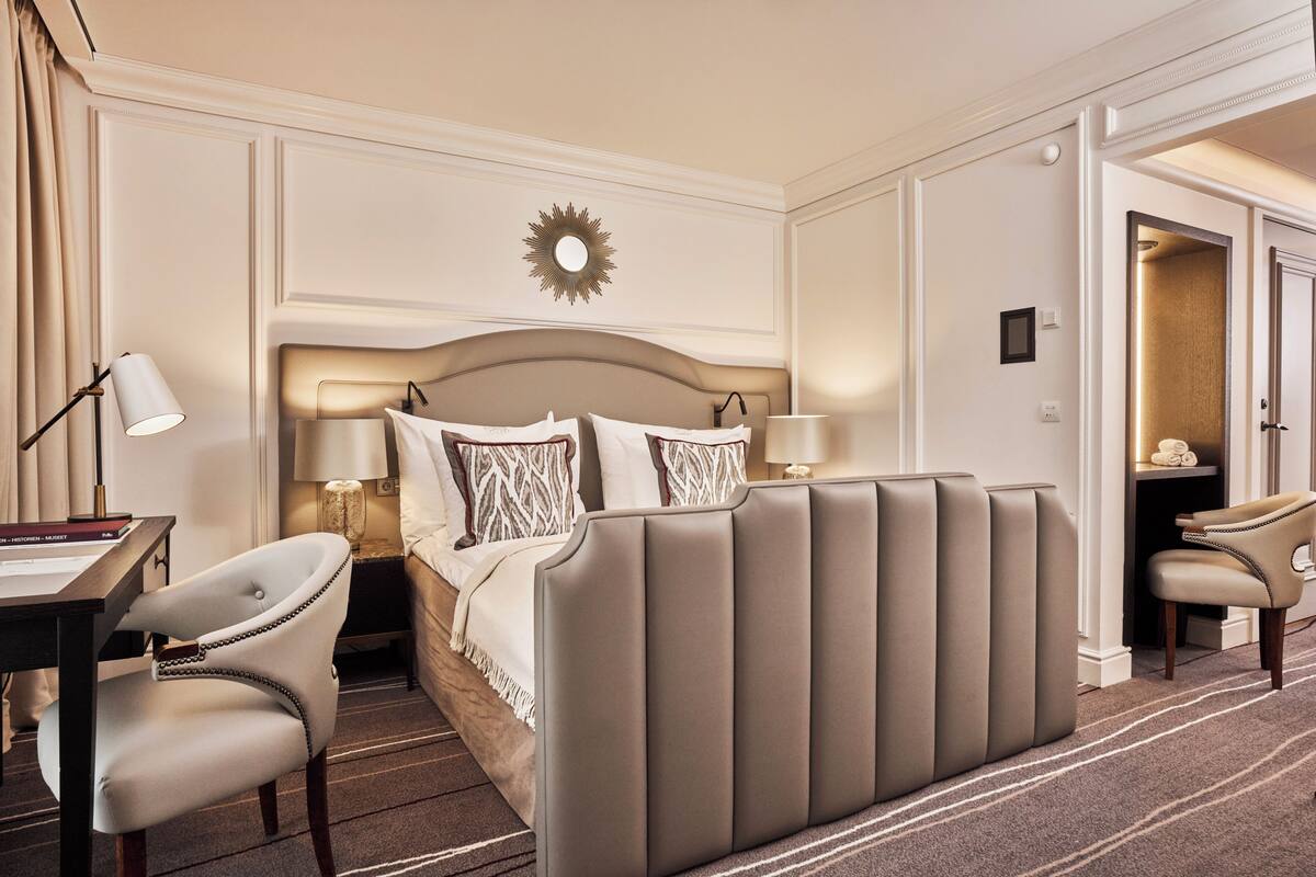Phòng Suite Deluxe, 1 phòng ngủ | Bộ trải giường bằng vải cotton Ai Cập, bộ đồ giường cao cấp 