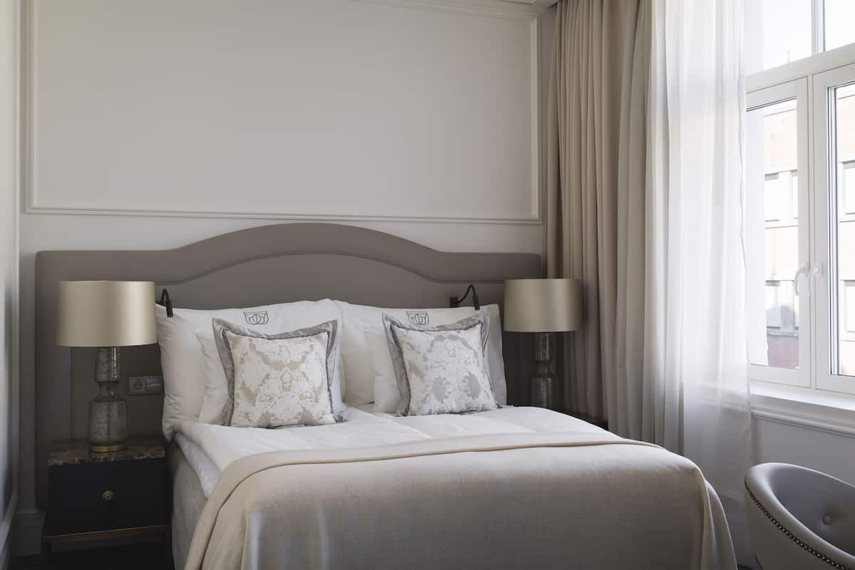 Egyptian cotton sheets, premium bedding, down duvets, pillow-top beds